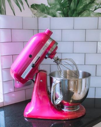 To encourage others to donate blood with #TinyTheMighty and #COHbakeadifference with Cupcakes of Hope, KitchenAid is giving away a gorgeous mixer valued at R10,000. KitchenAid is giving away a gorgeous mixer valued at R10,000.